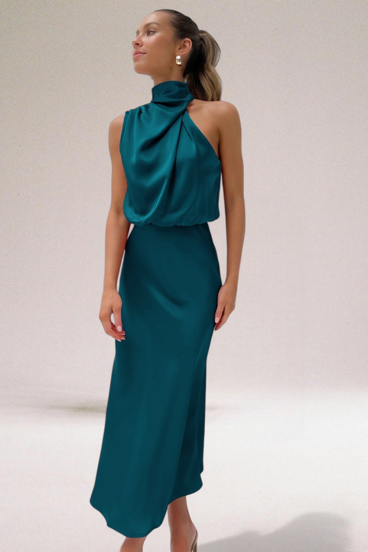 Elvora™ | Glamourkjole i Satin med Halterneck