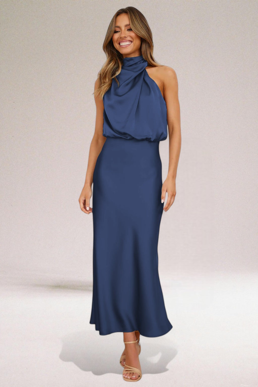 Elvora™ | Glamourkjole i Satin med Halterneck