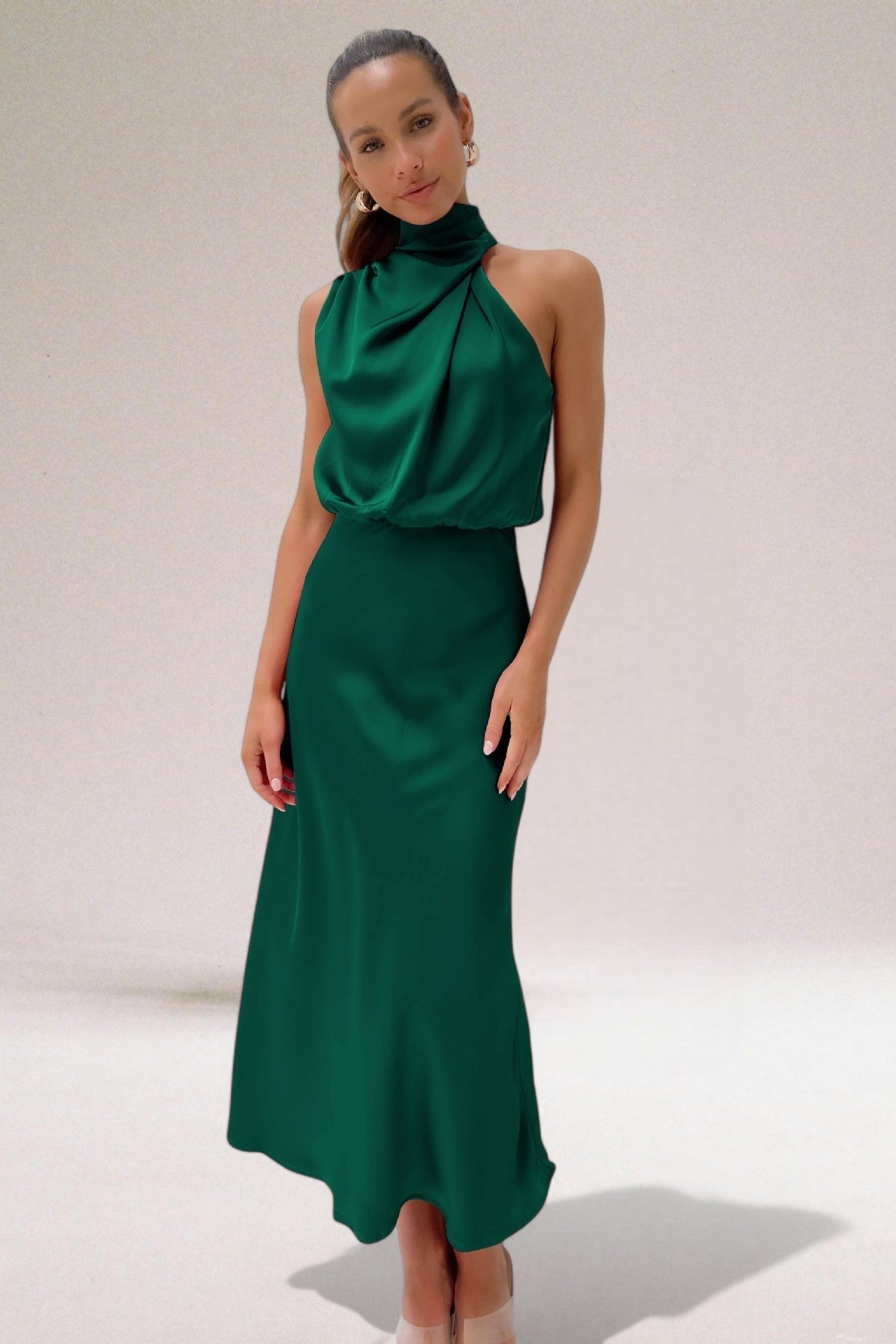 Elvora™ | Glamourkjole i Satin med Halterneck